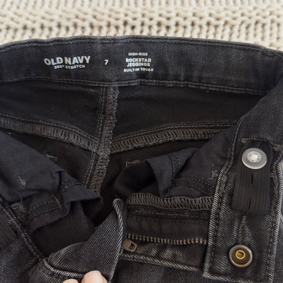 Old Navy High-Waisted Rockstar 360° Stretch Ripped Jeggings Size 7 - Picture 4 of 7